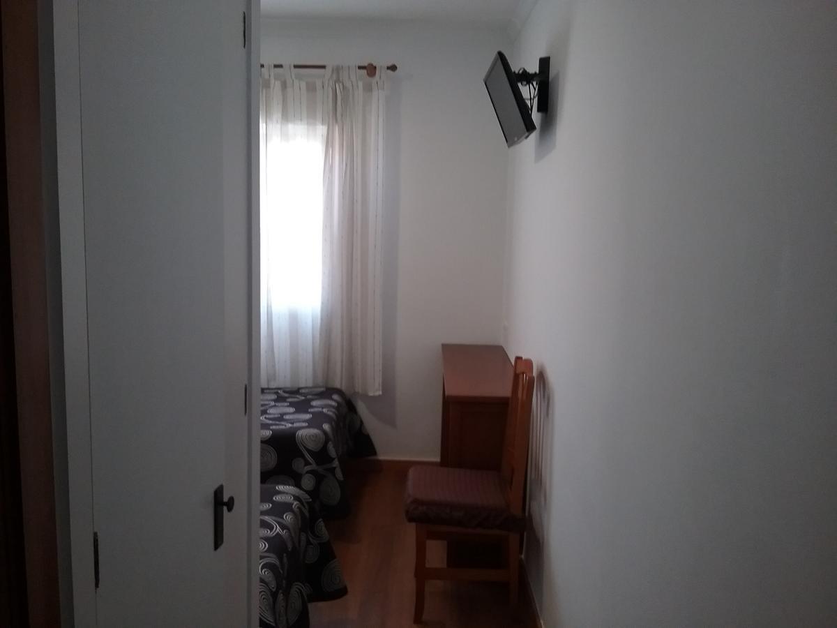 Hostal Cabrera โมตริล ภายนอก รูปภาพ